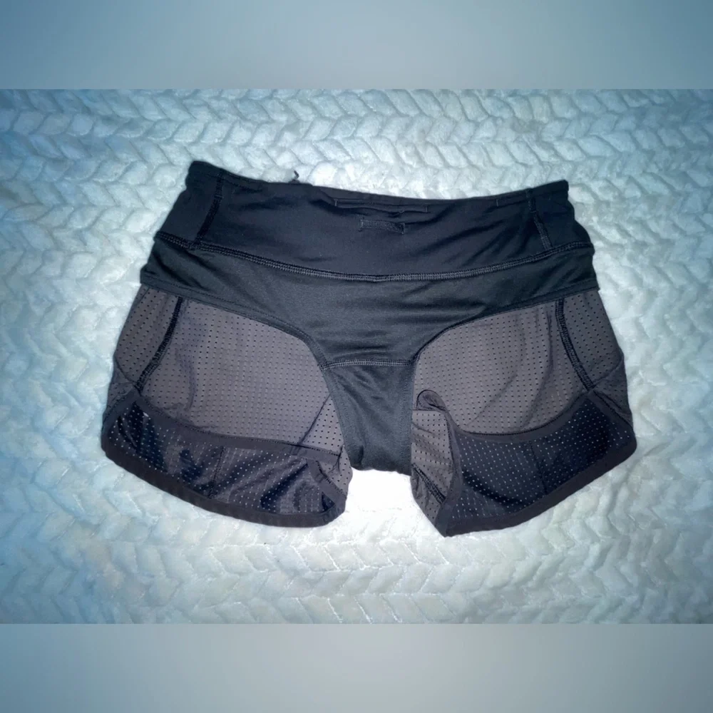 Lululemon Mesh Luxtreme 4-Way 2.5" Run Speed Shorts - Picture 10 of 10